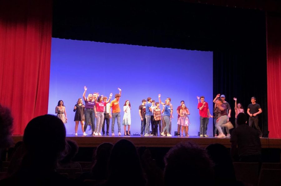 The+cast+and+crew+waving+goodbye+at+the+end+of+The+Variety+Show.+%0A