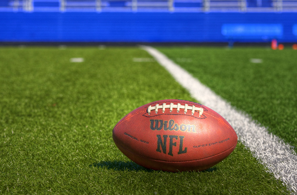 Artificial turf surface accessed via Flickr, CC BY‑NC‑SA 2.0. Photo taken by Joe H. 